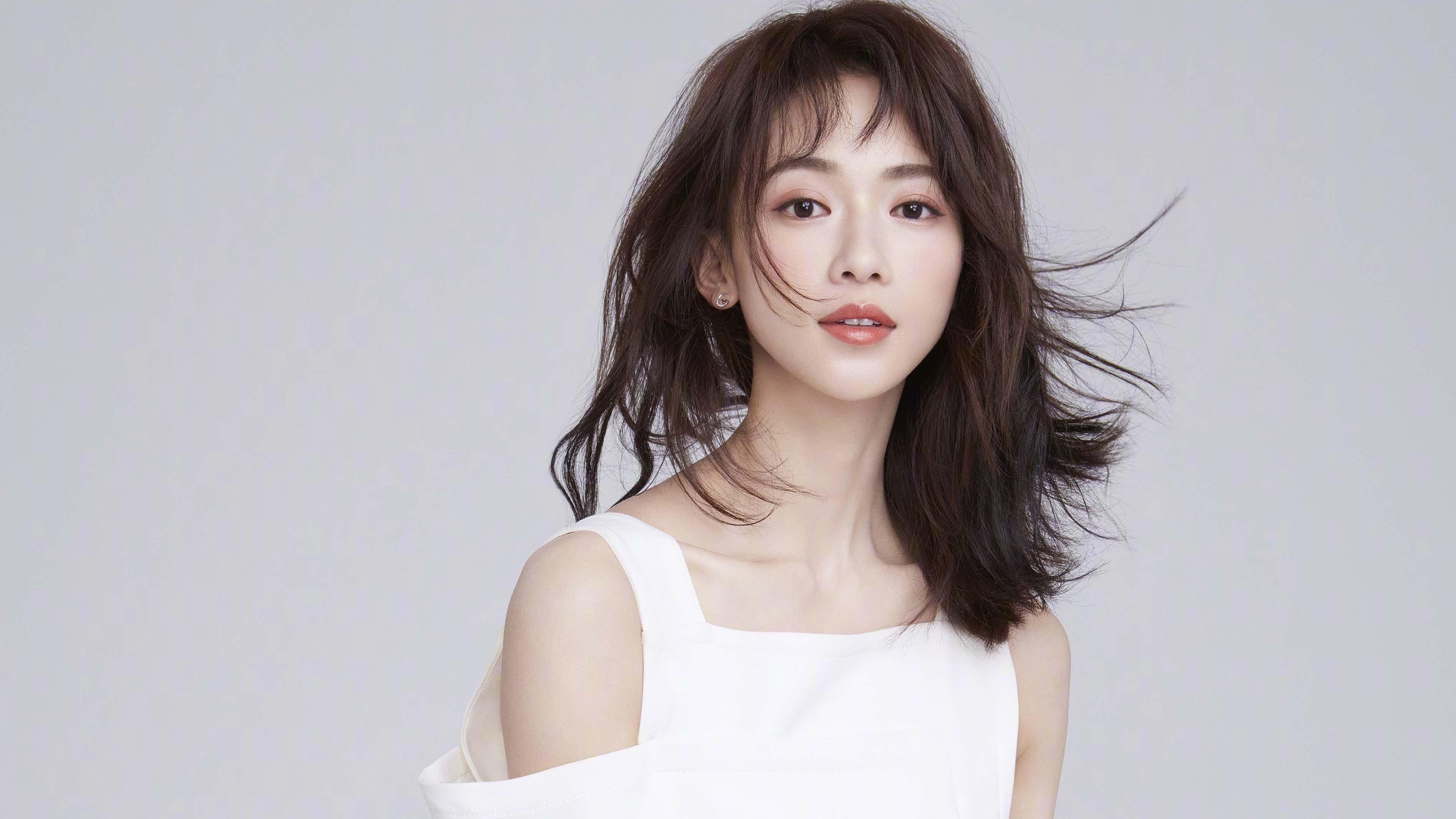 本菲卡边锋多次撕裂防线,本菲卡边后卫