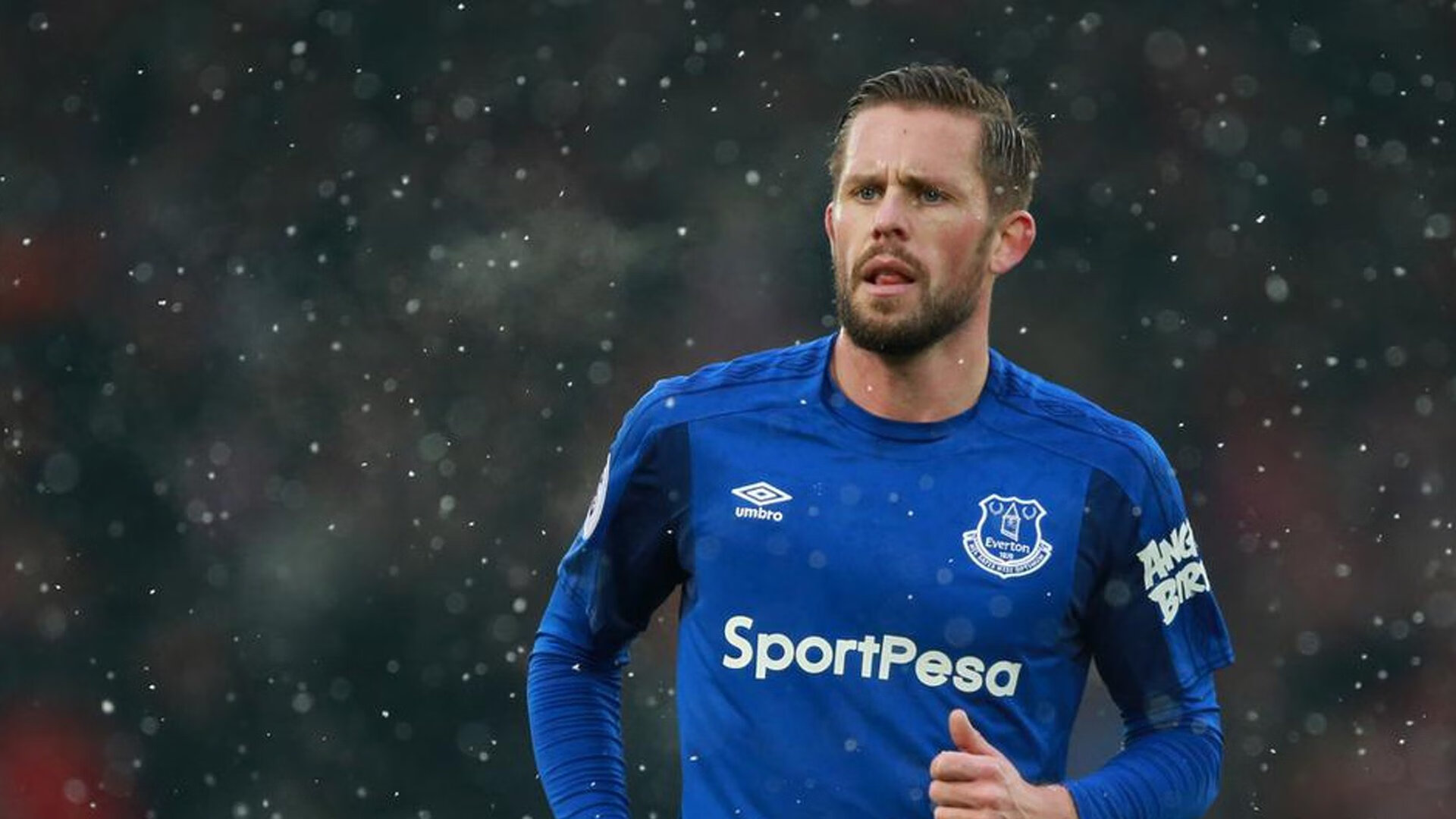 爱游戏官网充值-库里：穿越“天花板”的三分炸裂全紀錄！，库里逆天三分集锦